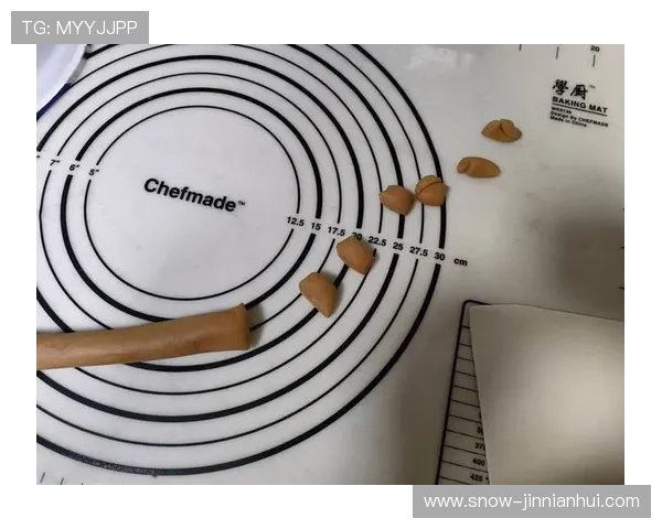 足球明星的营养早餐揭秘：助力赛场表现的能量来源与健康搭配秘诀